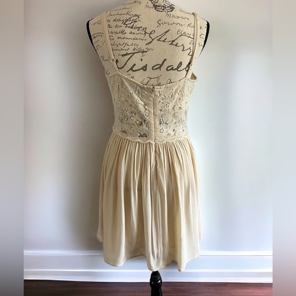 Deja Vu Cream Lace Babydoll Spaghetti Strap Mini Dress Lined Size Large EUC - Picture 5 of 16